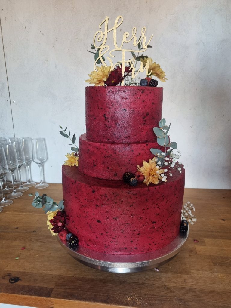 Skogsbärsfärgad bröllopstårta, Lisens Pastry i Lund