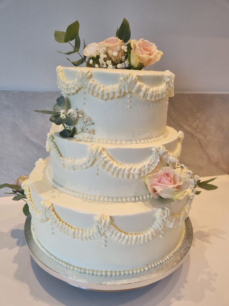 Vintage Btöllopstårta med blommor, Lisens Pastry